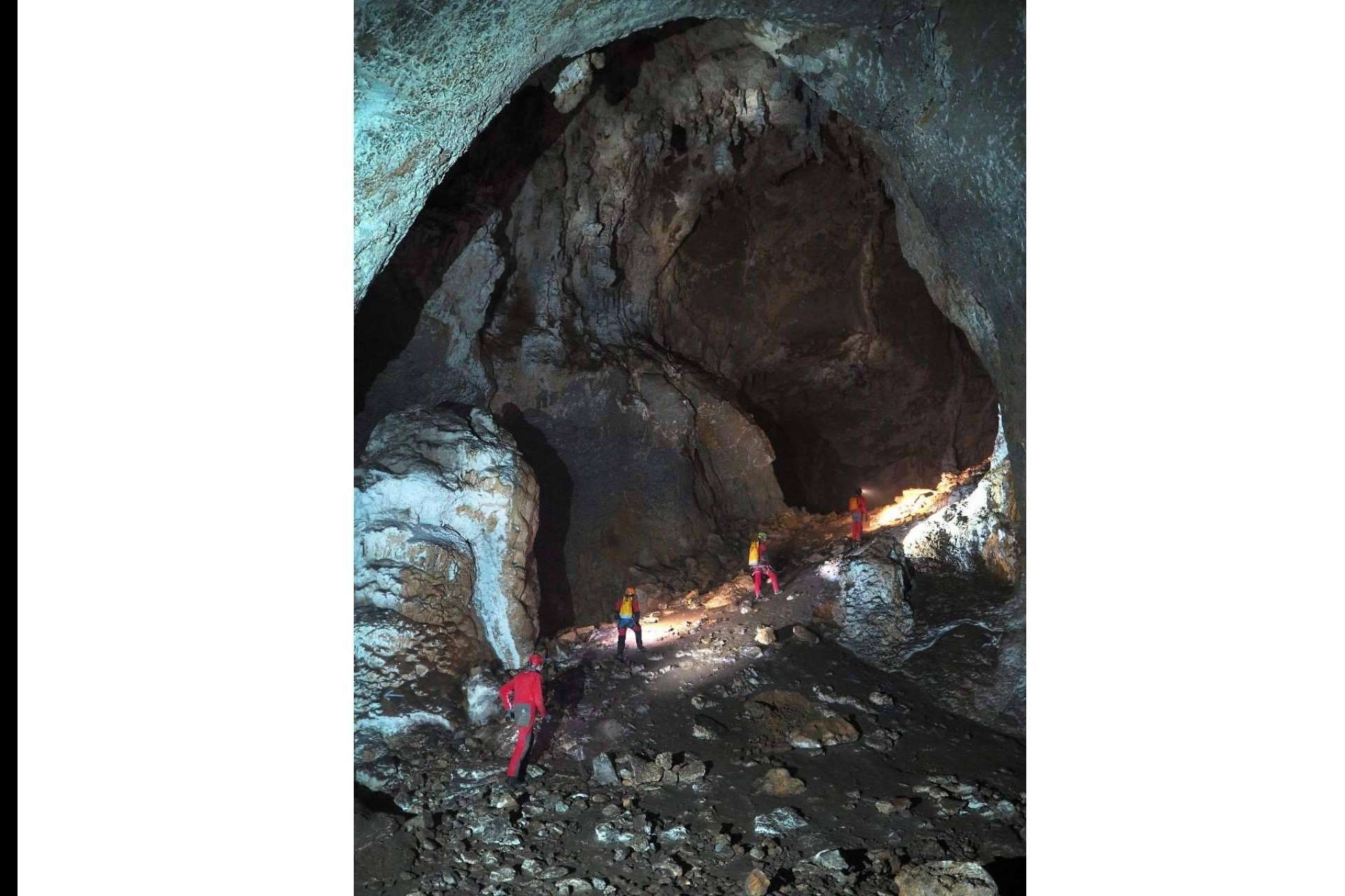 Vertical Challenge y la espeleología: vivir la esencia de la aventura