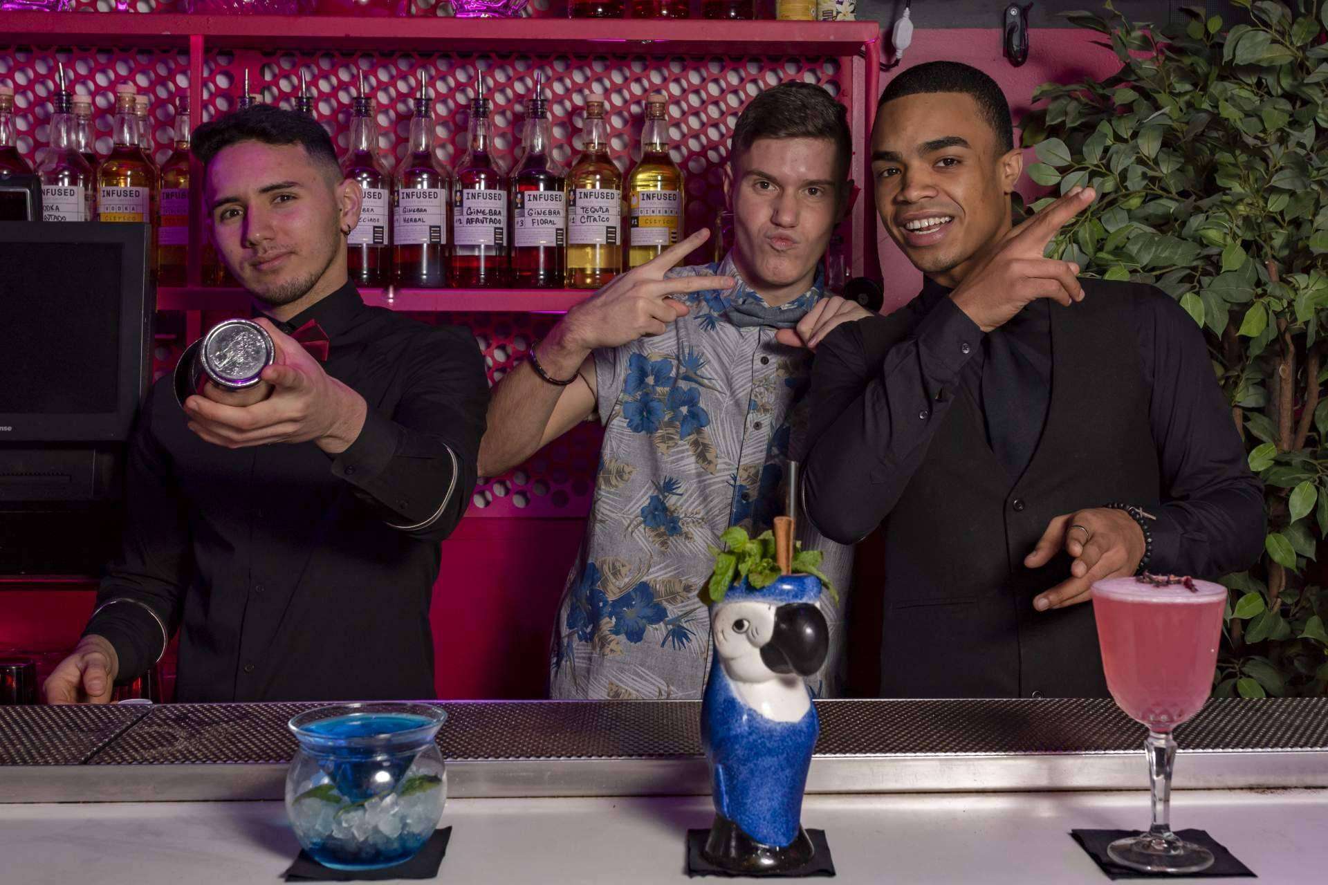 ESCOM, el flair bartending está de moda