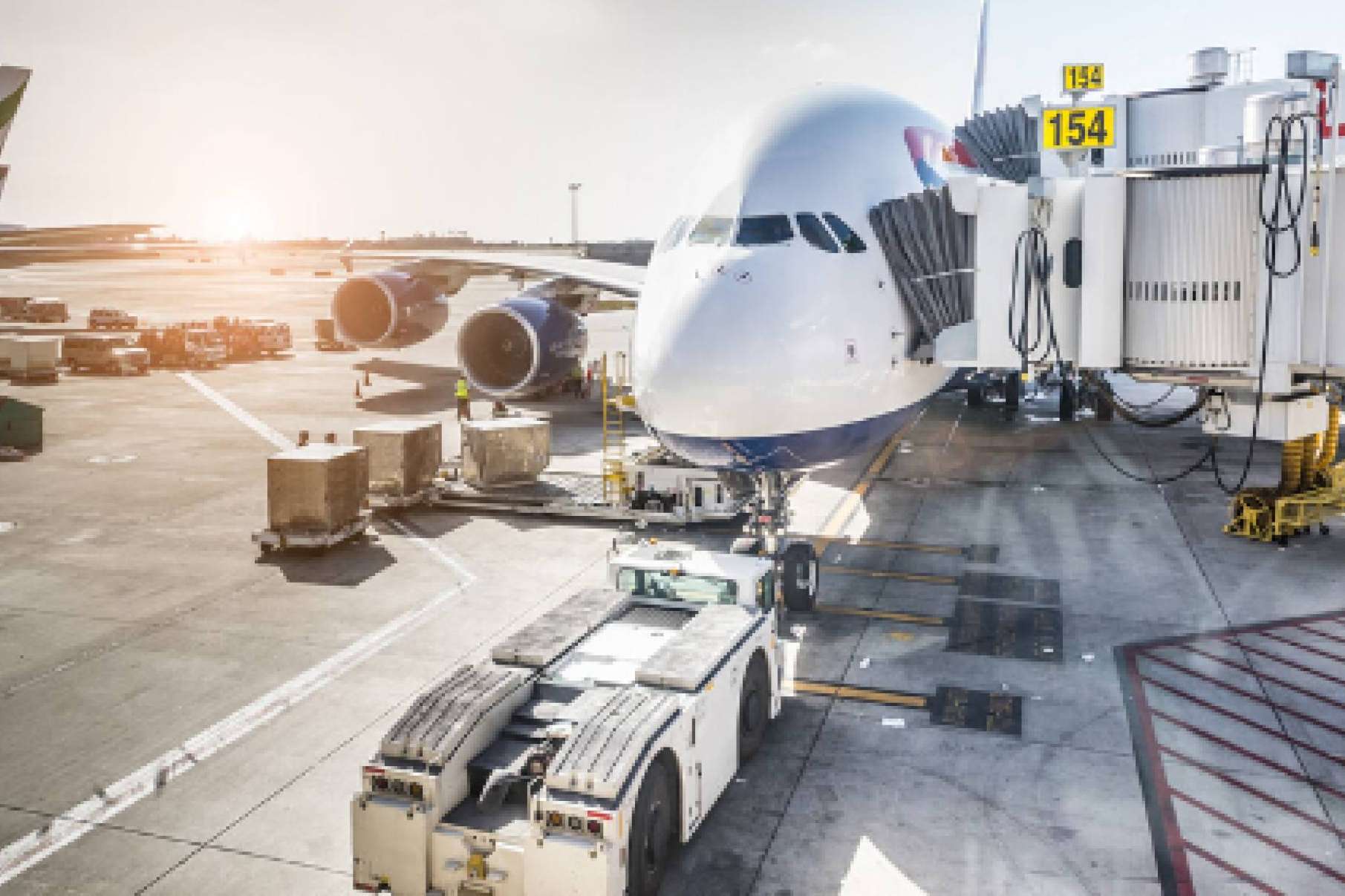 ¿En qué consiste el curso técnico de operaciones aeroportuarias para agentes de handling que ofrece Bravo19?