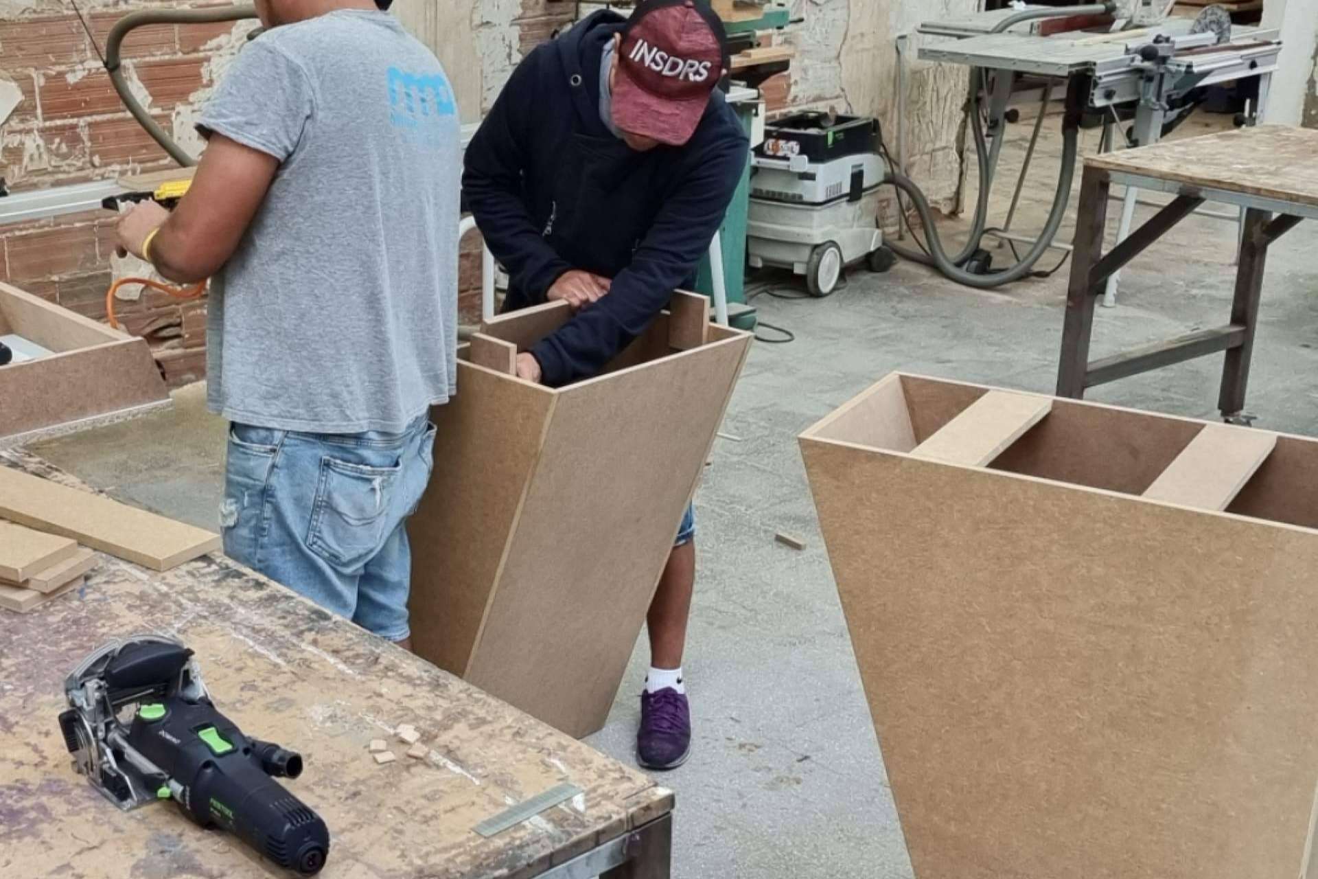 Las estructuras y muebles de madera sostenible de MNA Stands ganan presencia en los eventos