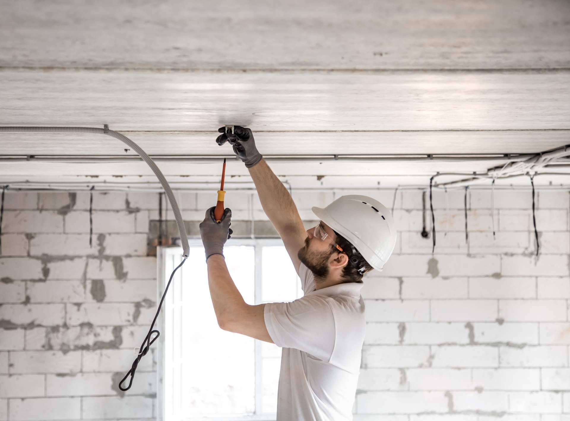 Instaladores electricistas profesionales en Ubilla Reformas Integrales
