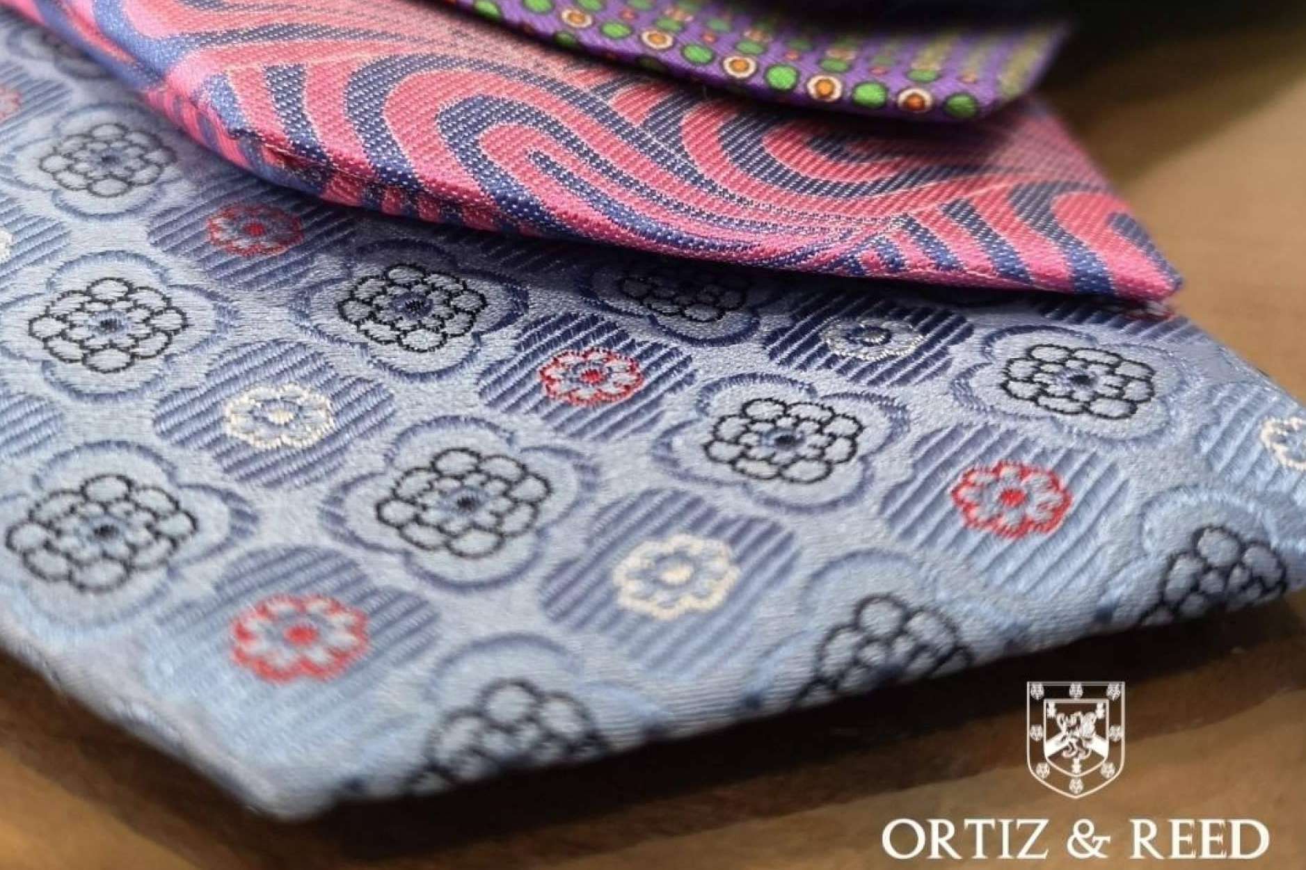 Combinar las corbatas estampadas de Ortiz & Reed