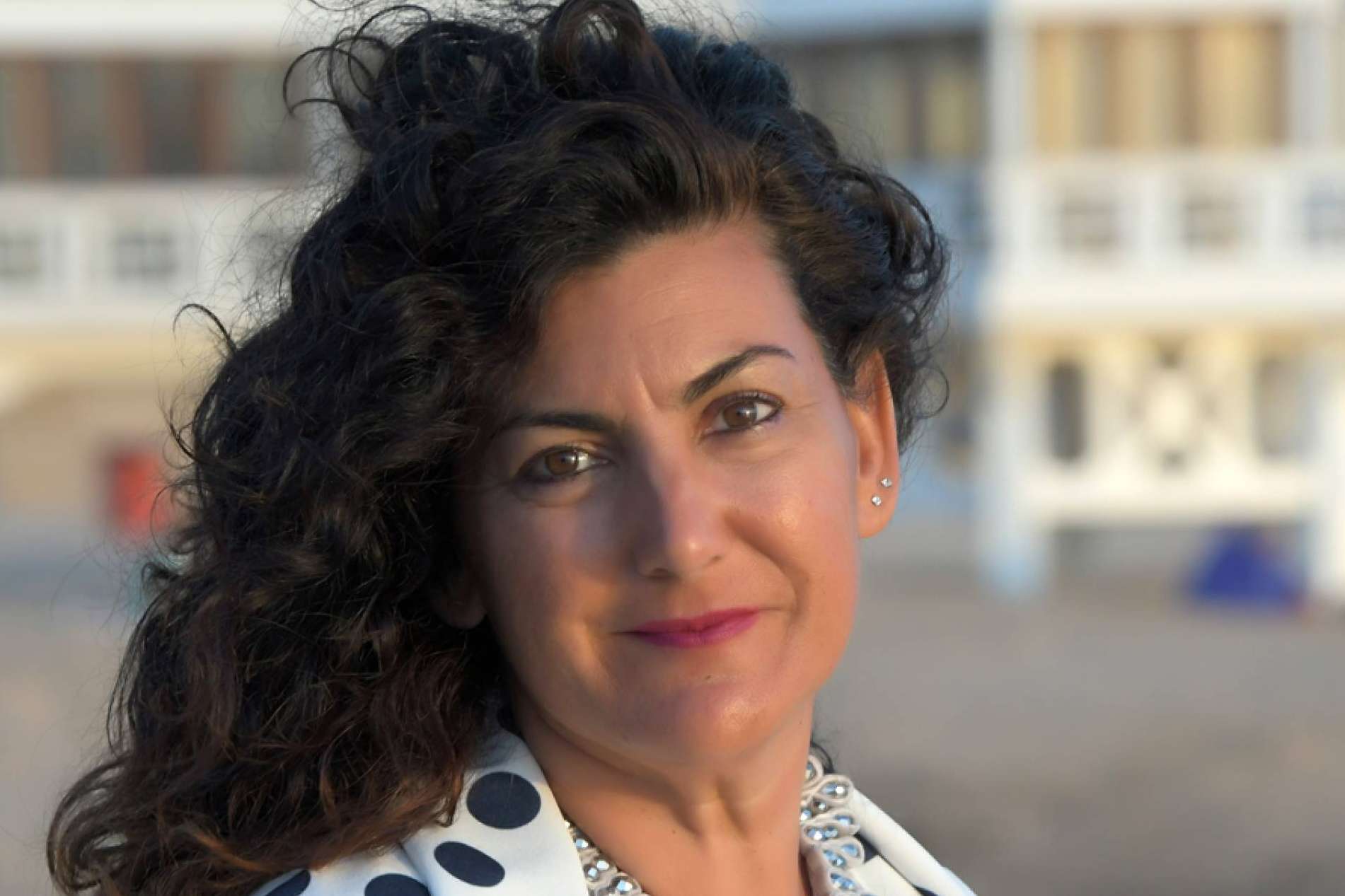 Conocer cómo afecta la inteligencia emocional en los equipos de trabajo con Lola Pérez Arocha