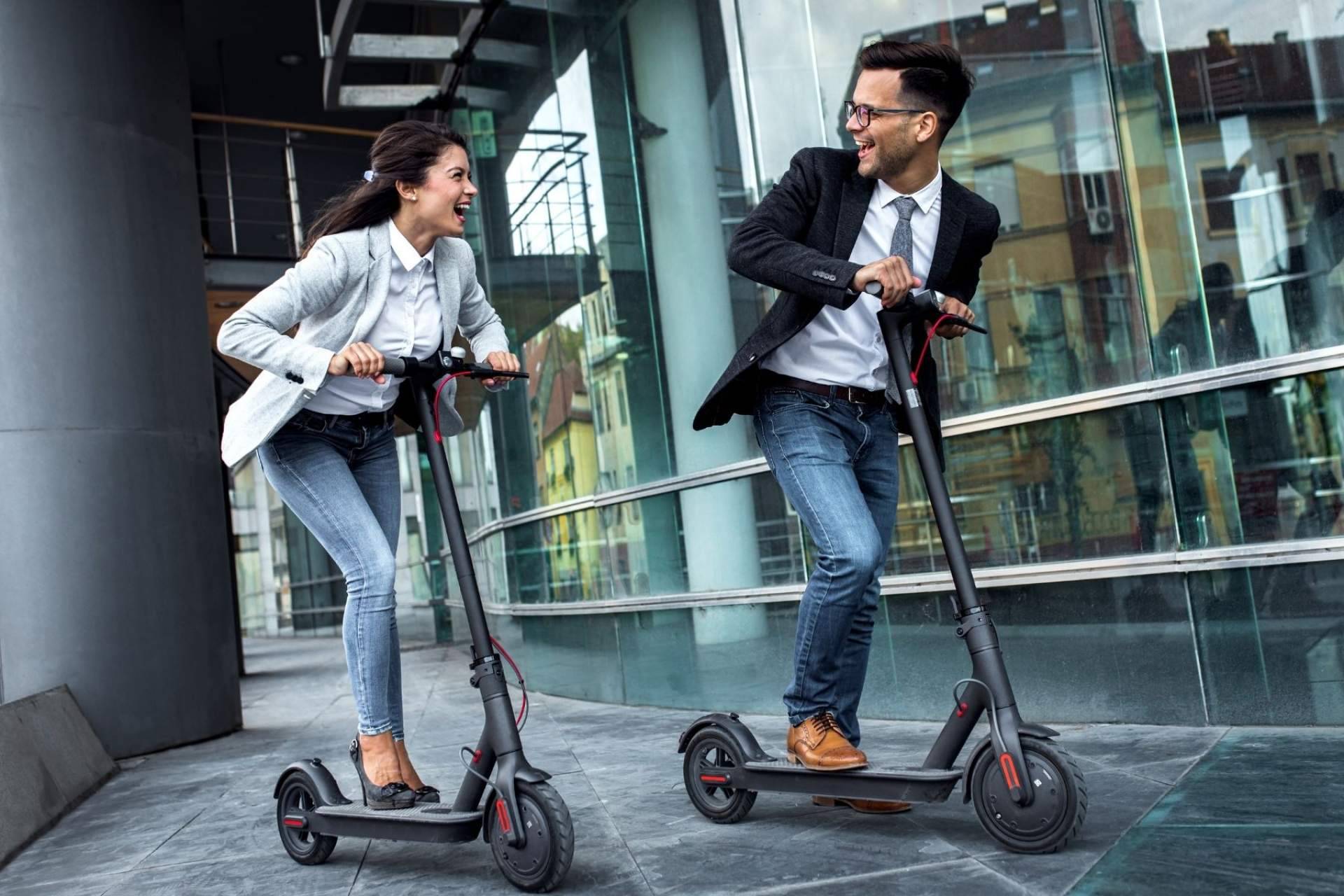 ¿Se puede cambiar el coche por un patinete eléctrico? Los expertos de Globerada responden