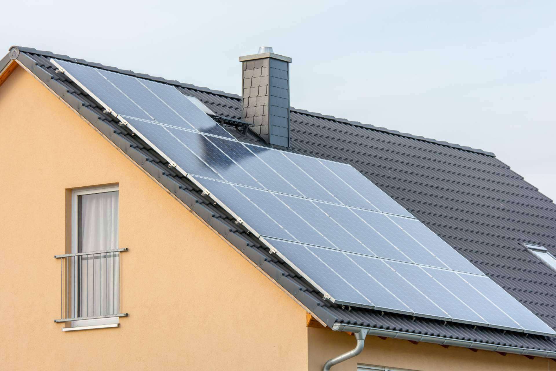 ¿Cuál es el precio de instalar placas solares en una casa en Mallorca?