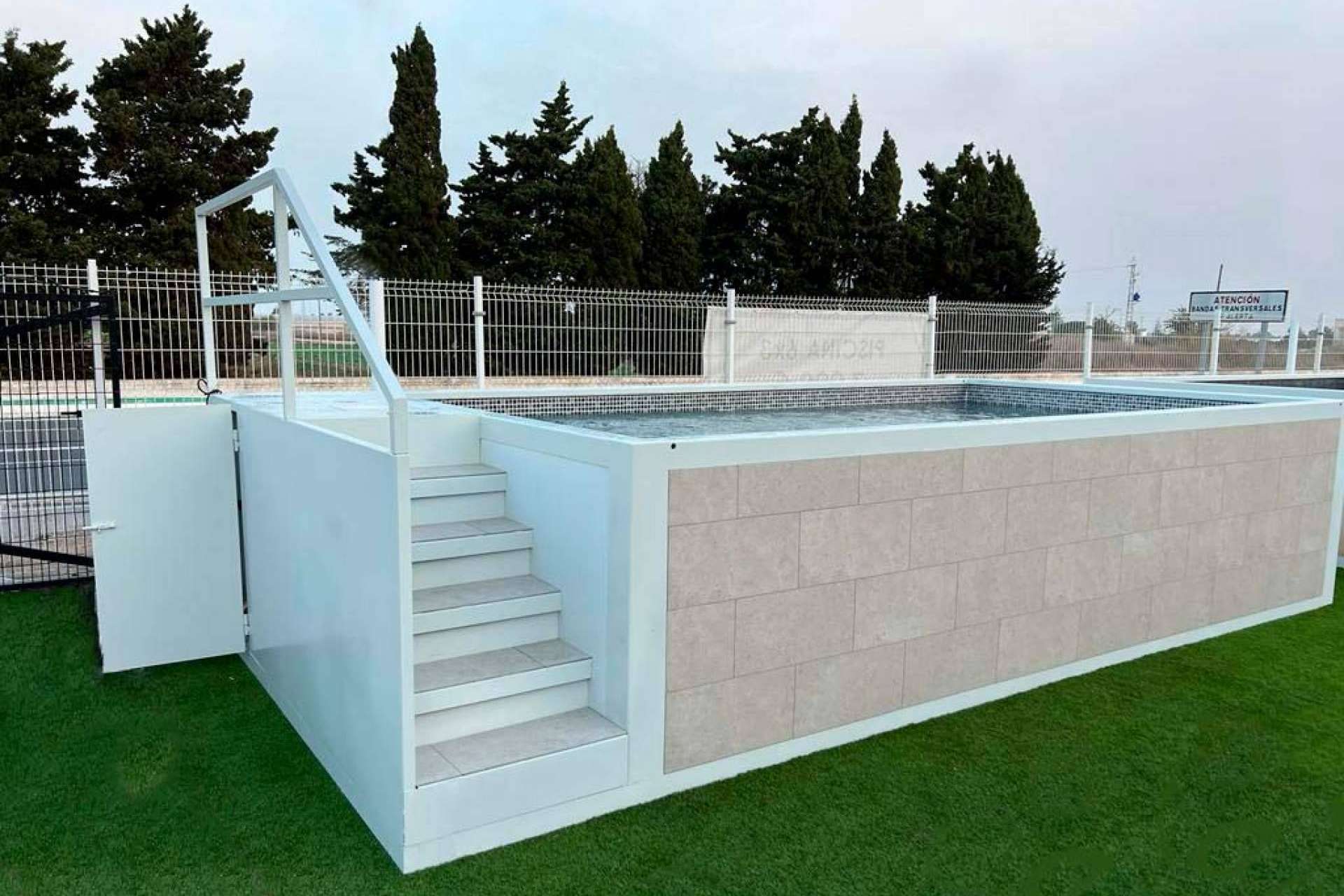 La presentación de modelos con descuento de Esencial Pool para el Black Friday