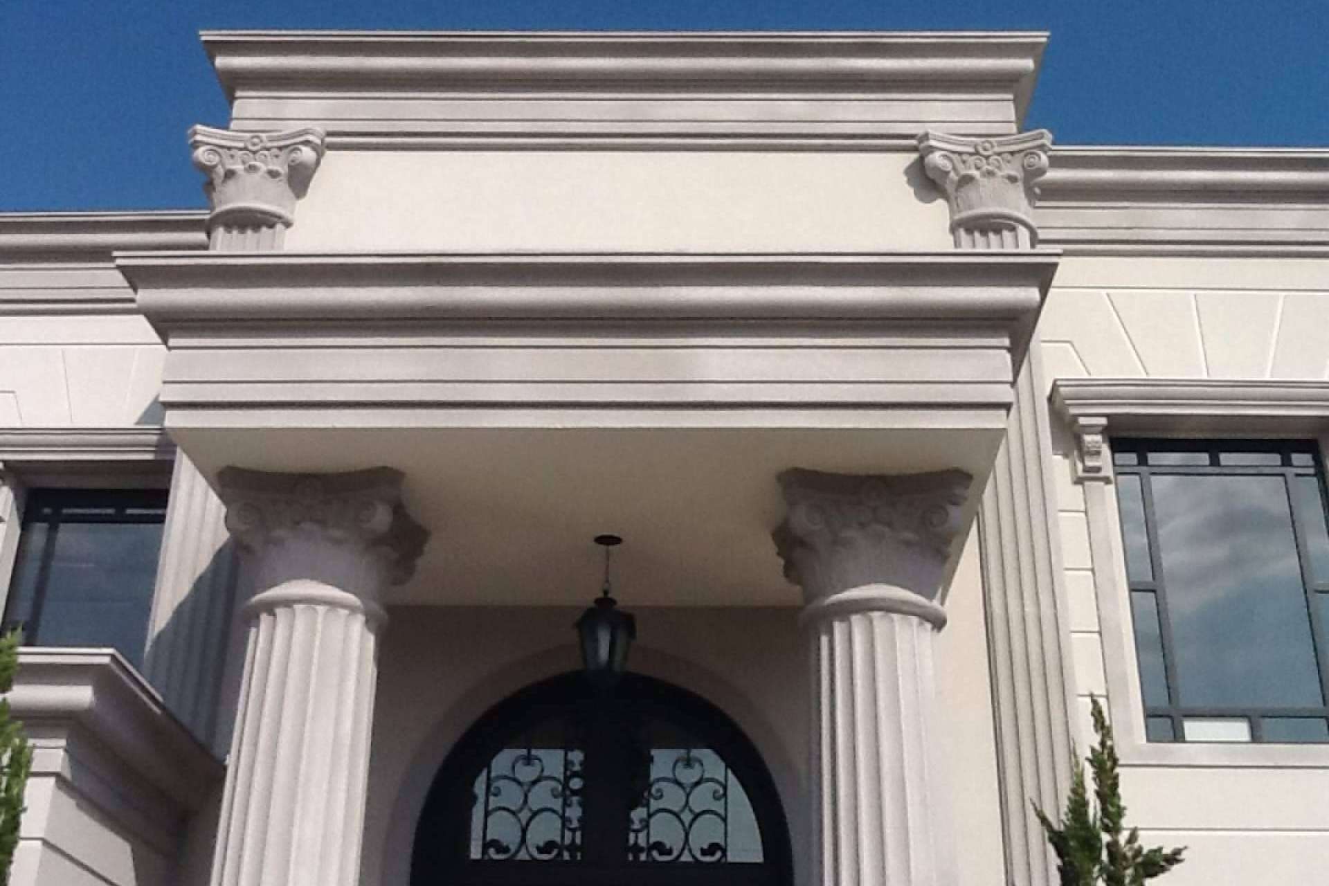 Cornisas de poliestireno expandido para exteriores, la alternativa de Sumiseran