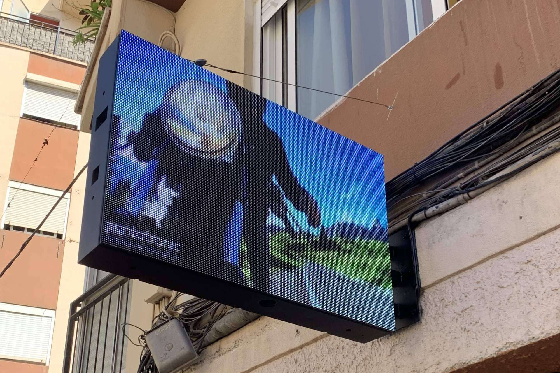 Beneficios de las banderolas LED, con Pantatronic