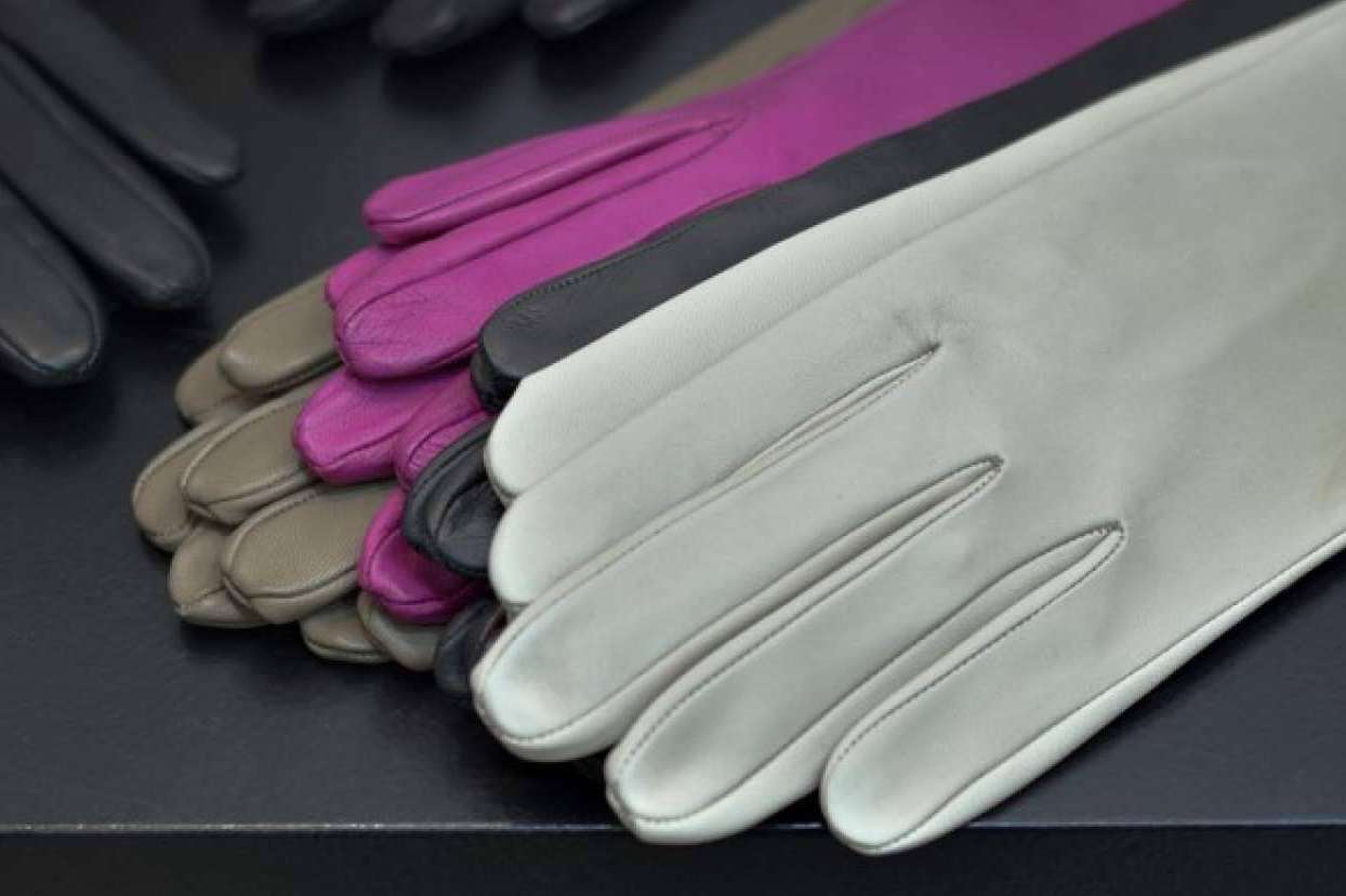 Santacana dispone de guantes de cine y series