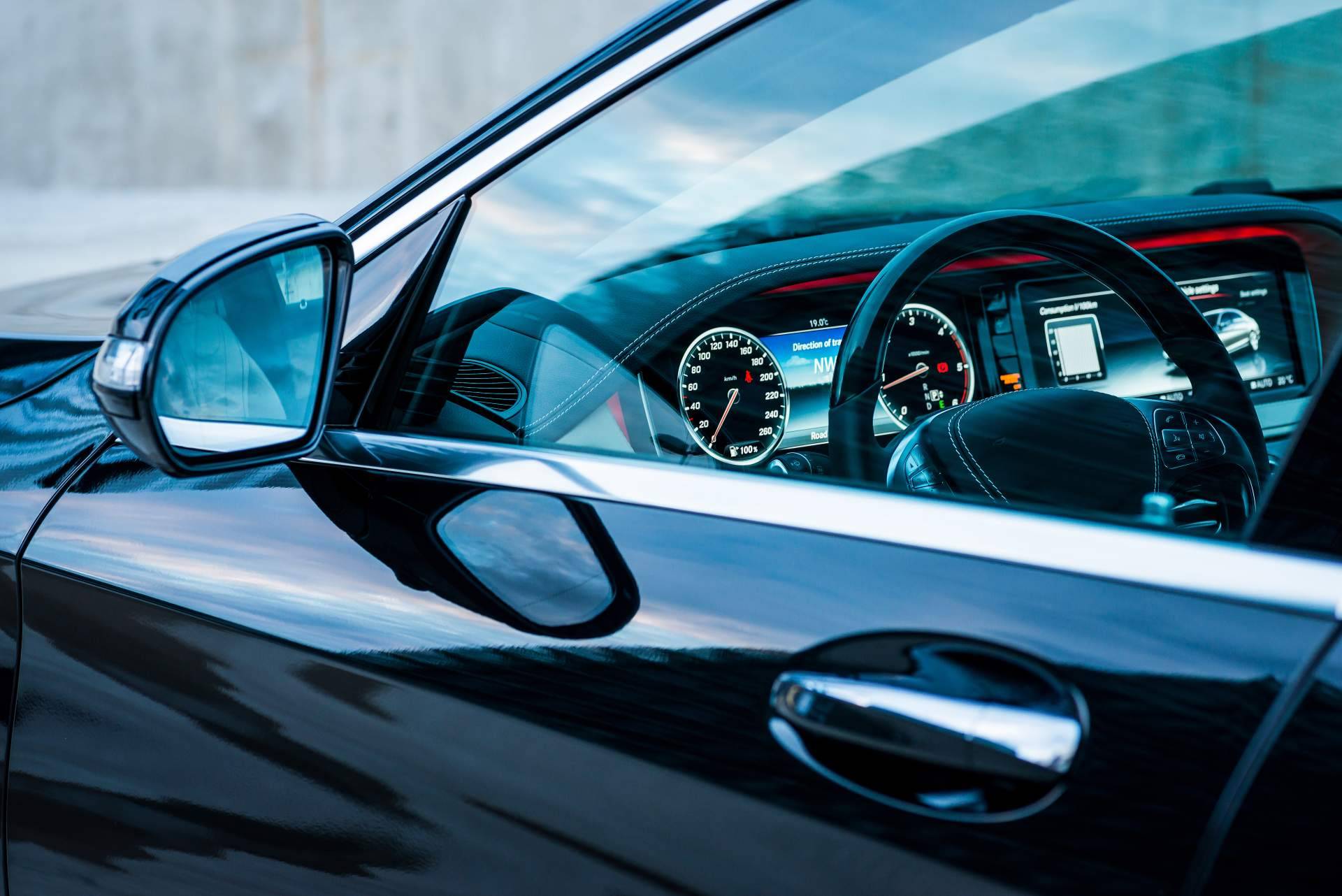 Motivos para comprar coche de lujo de la mano de Radikal Cars