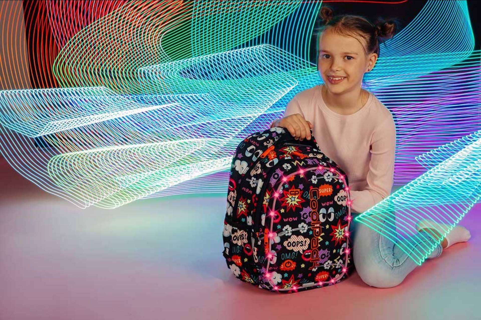 Las mochilas LED de CoolPack ofrecen diversión y seguridad