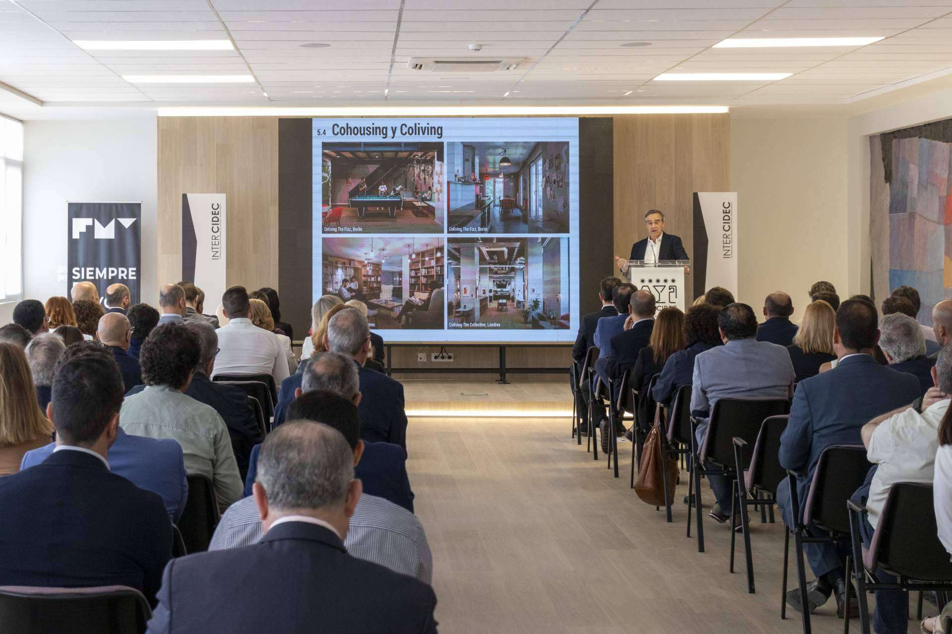 Inauguración de la renovada sala de conferencias de la Feria del Mueble Yecla (FMY)