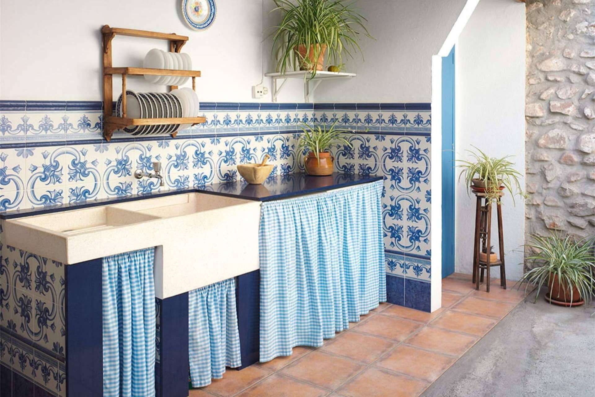Los bellos y elegantes azulejos andaluces de Interazulejo