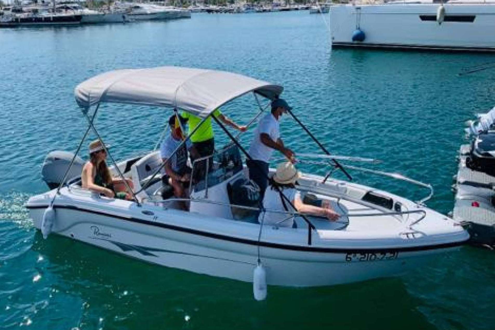 Kalima Charter y su servicio de alquiler barco sin licencia