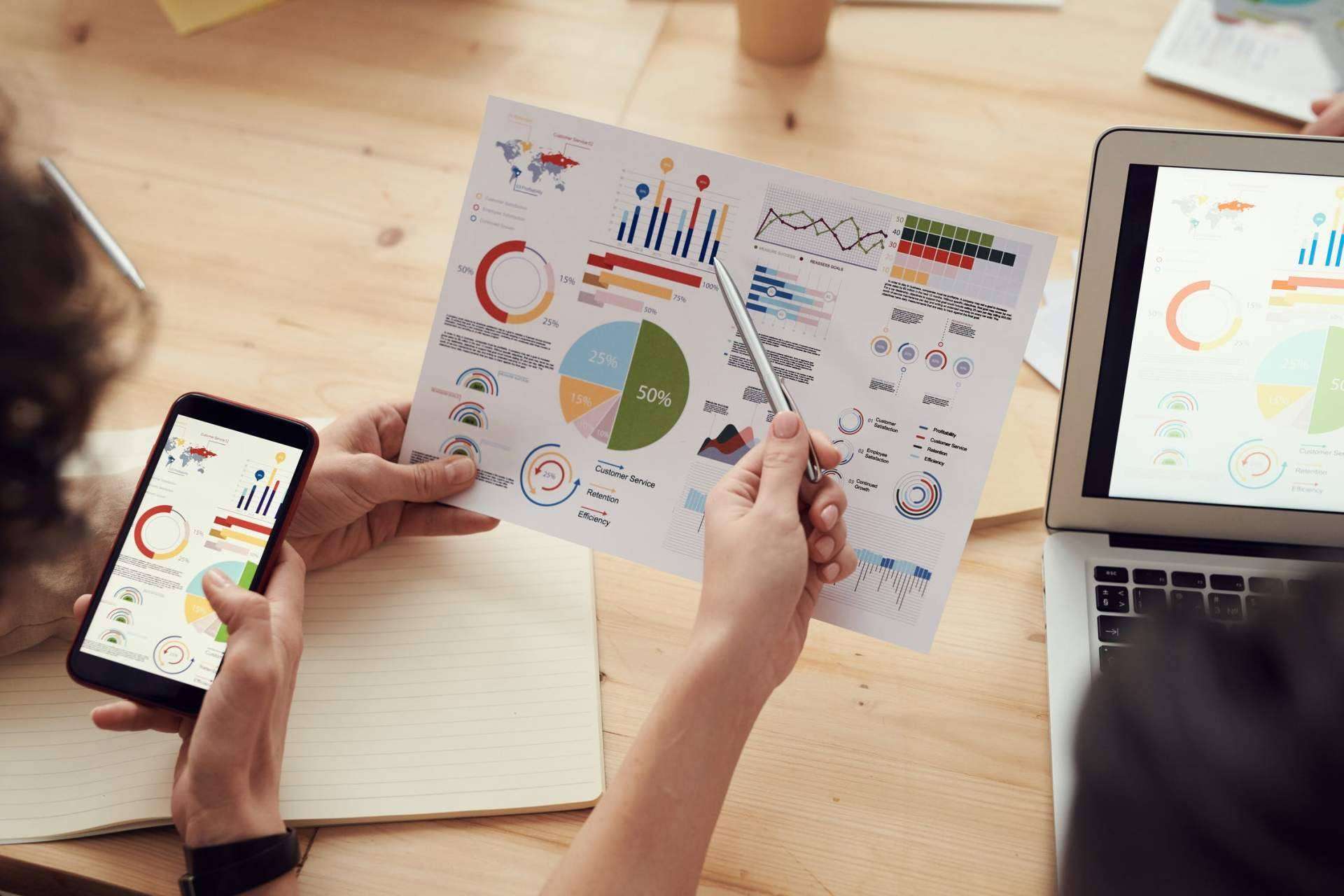 El software que impulsa el éxito empresarial;  Financial System para optimizar las decisiones financieras