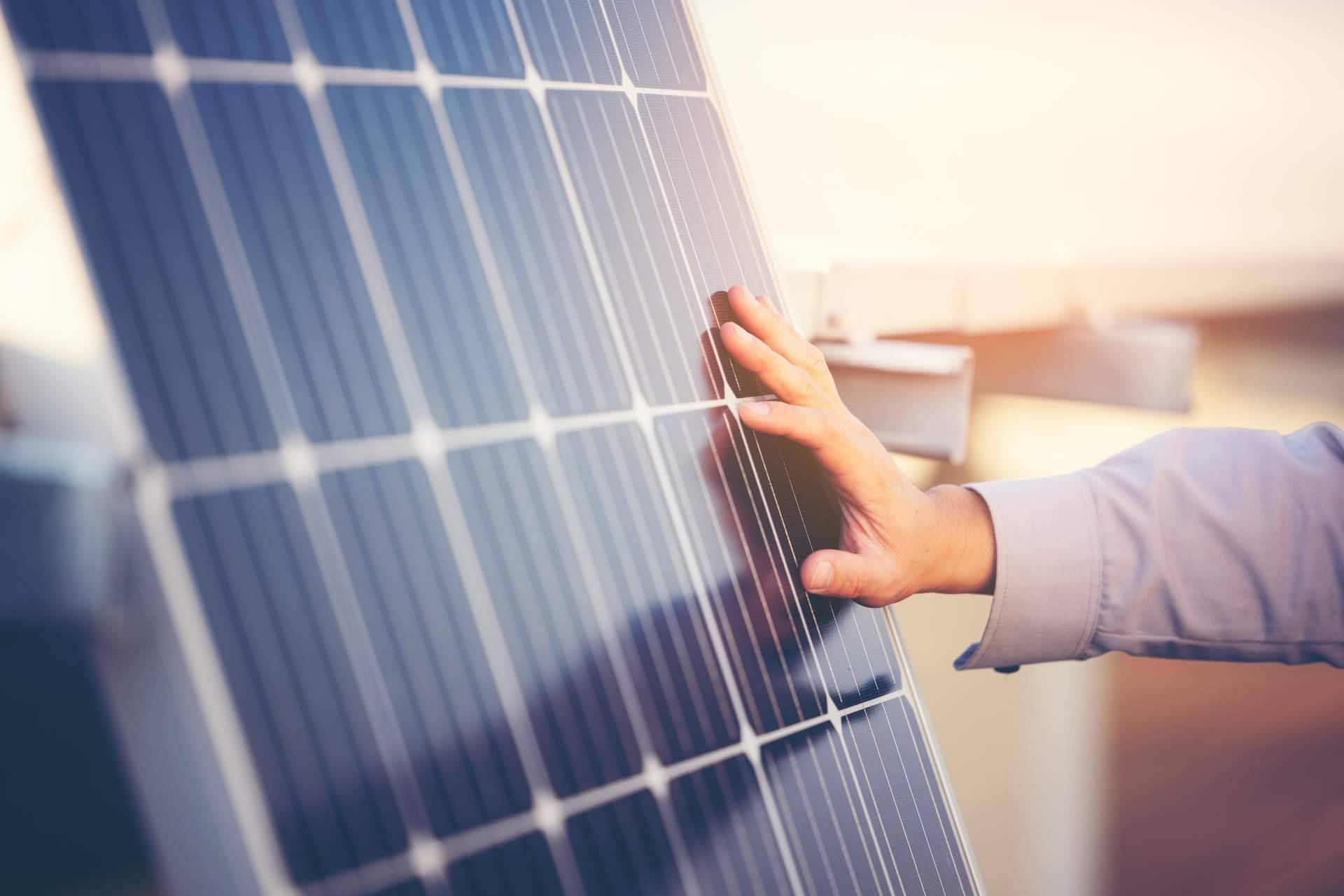 Instalación de placas solares de balcón con Solomnia