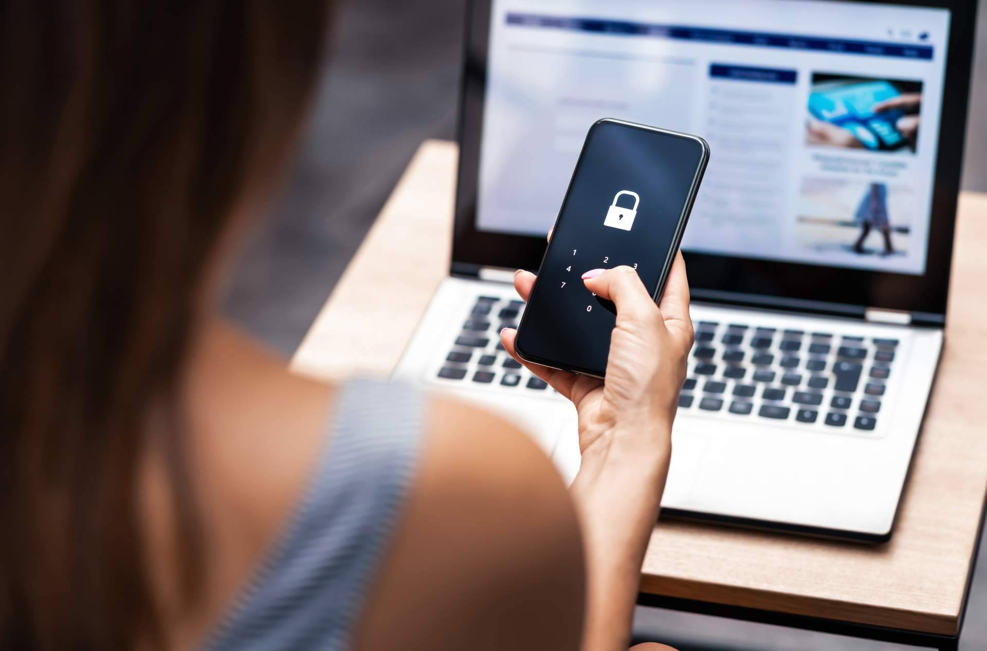 ¿Cómo impacta la Ley de Protección de Datos en la gestión de dispositivos?