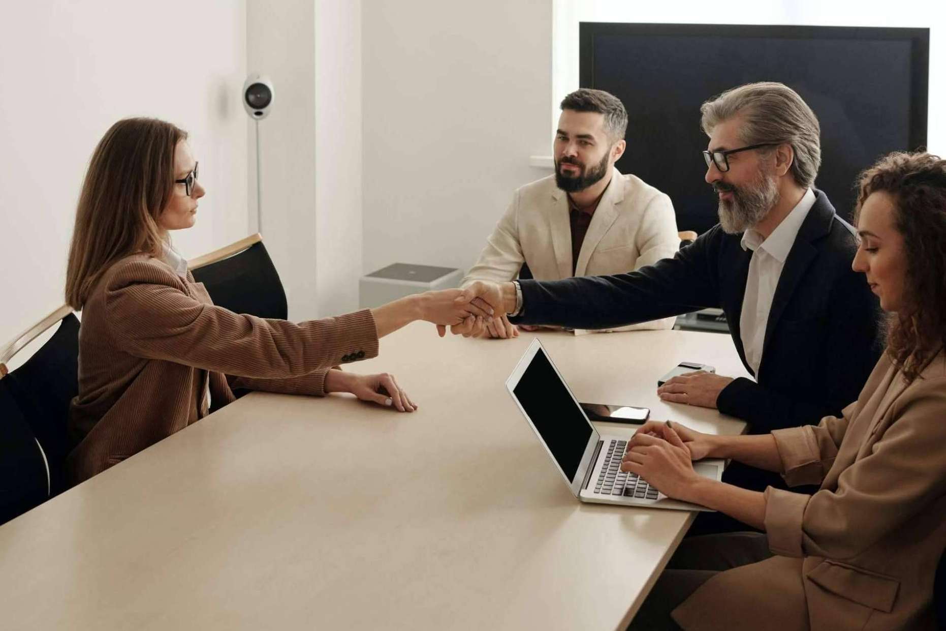 Convertir conexiones en efectivo. Acerca del programa de referidos ExpoCredit