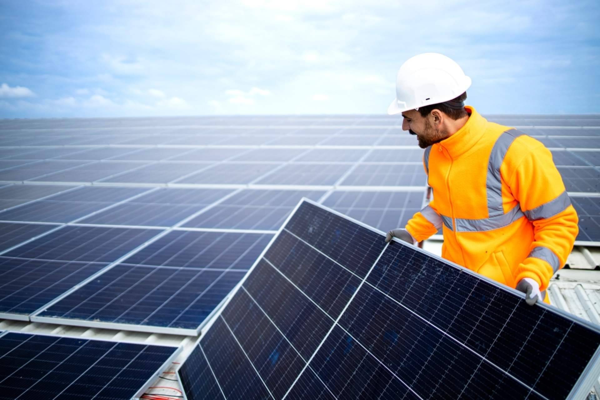 Acierta Eficiencia, especialistas en mantenimiento de placas fotovoltaicas