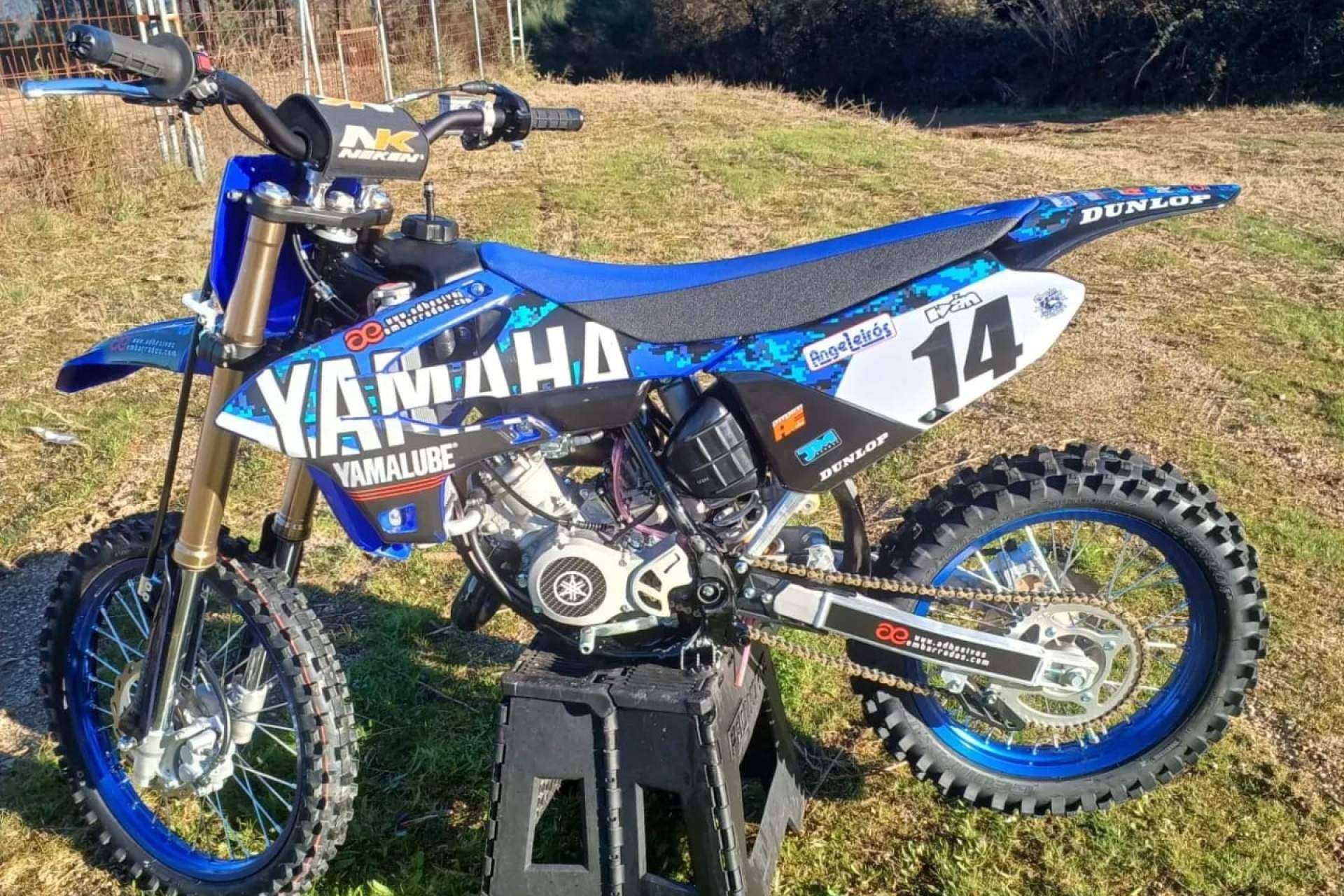 Conseguir adhesivos para motocross personalizados en ADHESIVOSEMBARRADOS