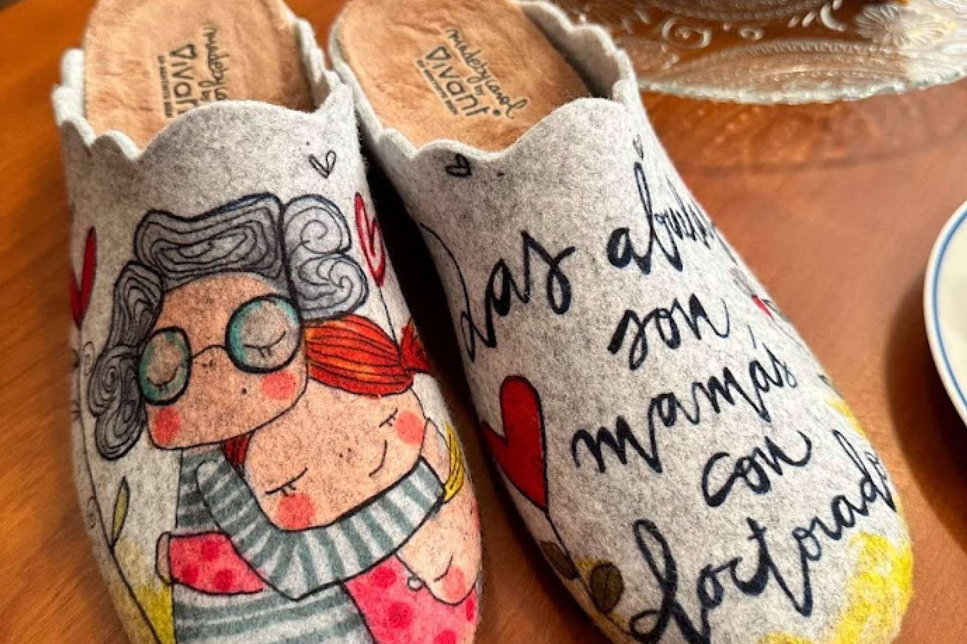 Un regalo perfecto para las abuelas en Navidad son las zapatillas de Vivant