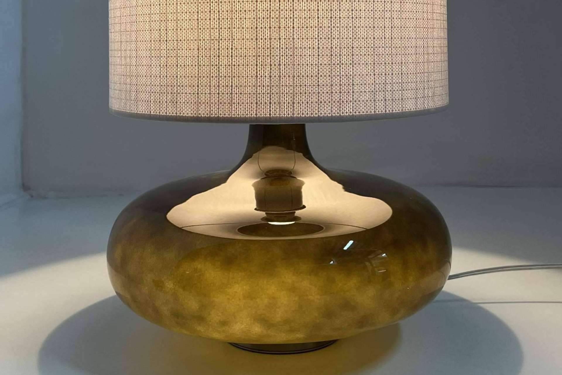Home Switch Home es una empresa fabricante de lámparas con bases de cristal iluminadas
