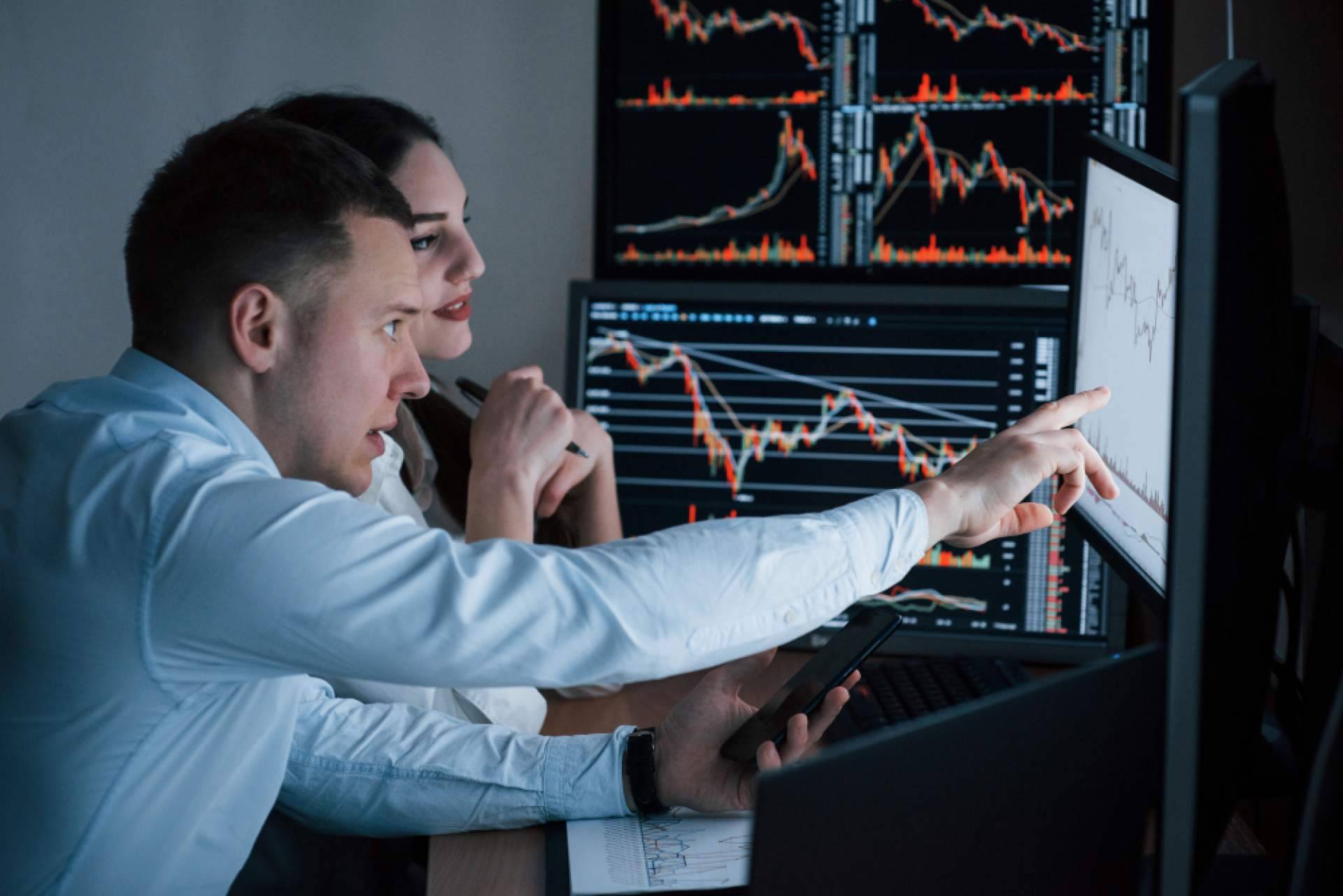 ¿Por qué es importante contar con herramientas de análisis de riesgos financieros?