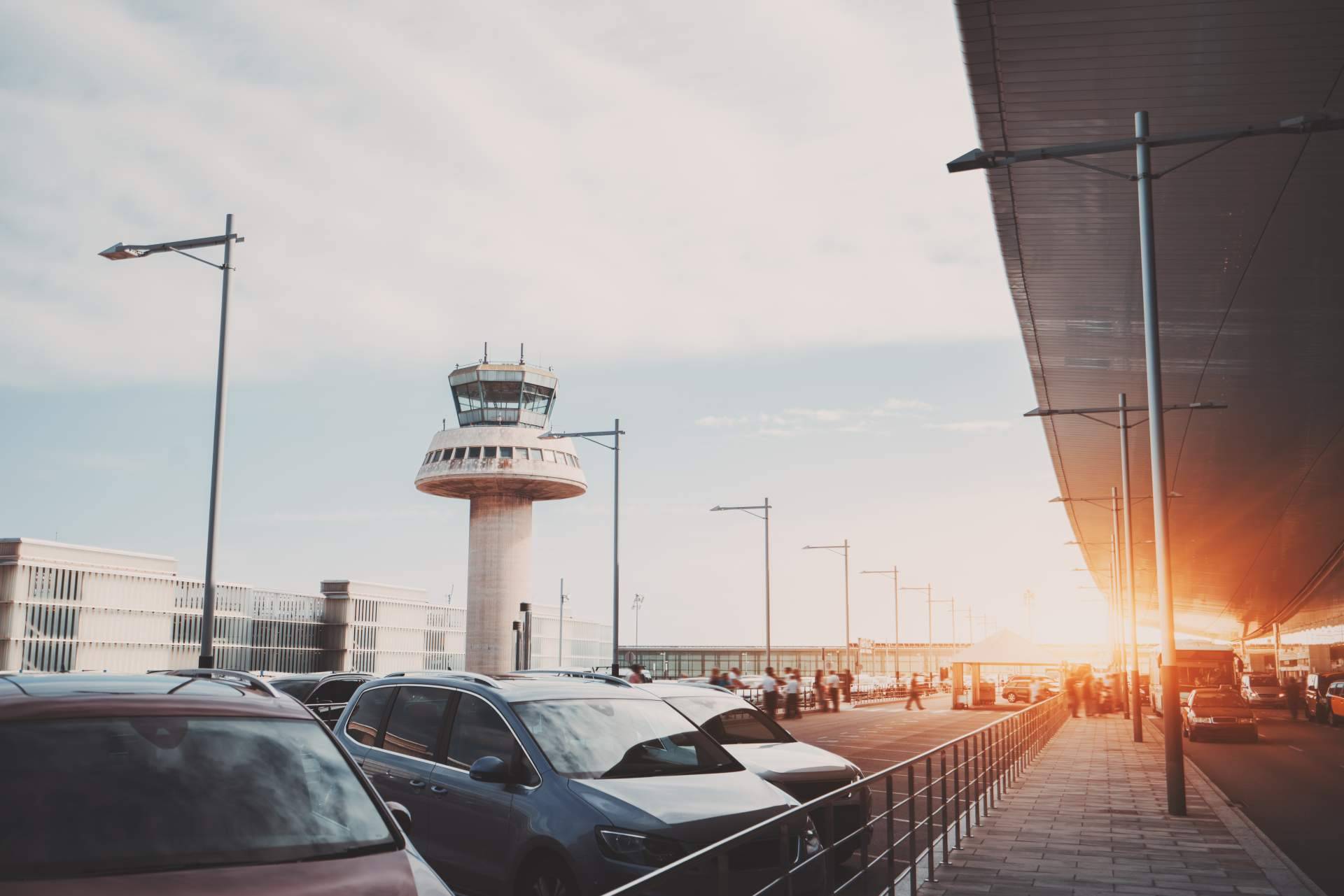 Servicio de parking aeropuerto Alicante para viajar sin contratiempos ni preocupaciones, con Aparcalo