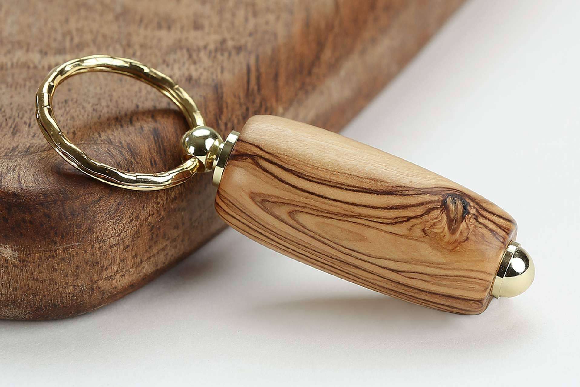 Accesorios de Madera Joyas ofrece llaveros de madera hechos a mano