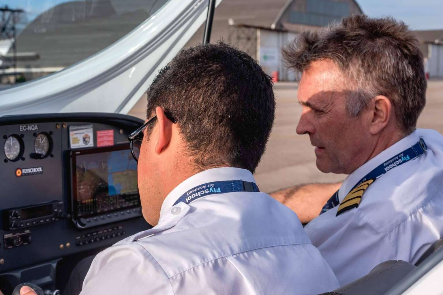 Piloto de líneas aéreas, la profesión con más demanda, que cuesta y donde estudiar