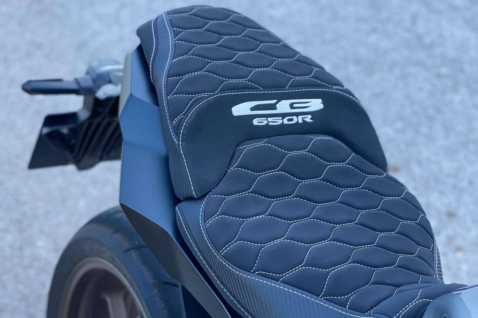 Conducción ergonómica y confortable con los modelos de asiento de moto de JM-Fundas