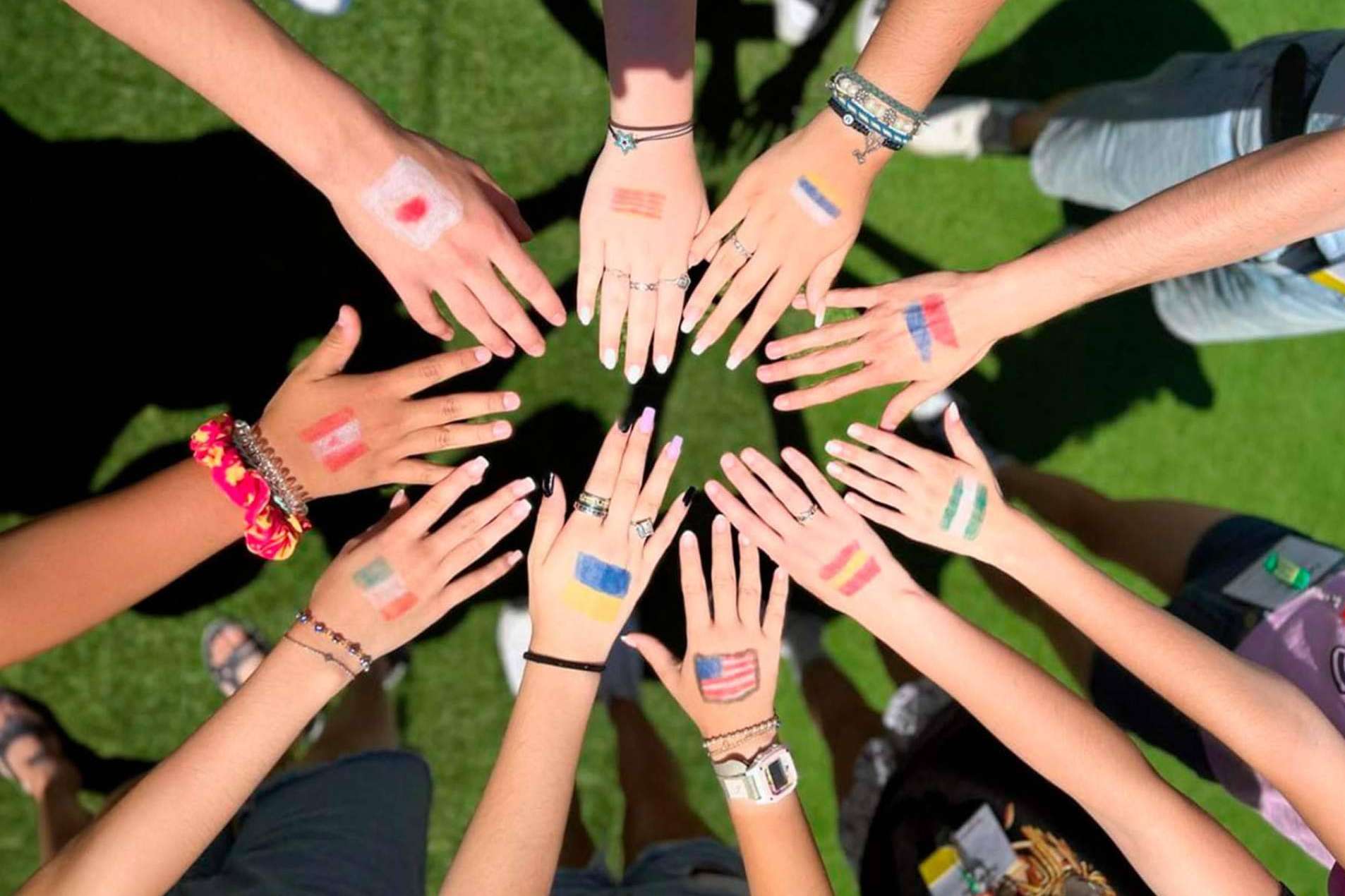 Un campamento de inglés para niños y jóvenes con angloparlantes nativos de su misma edad