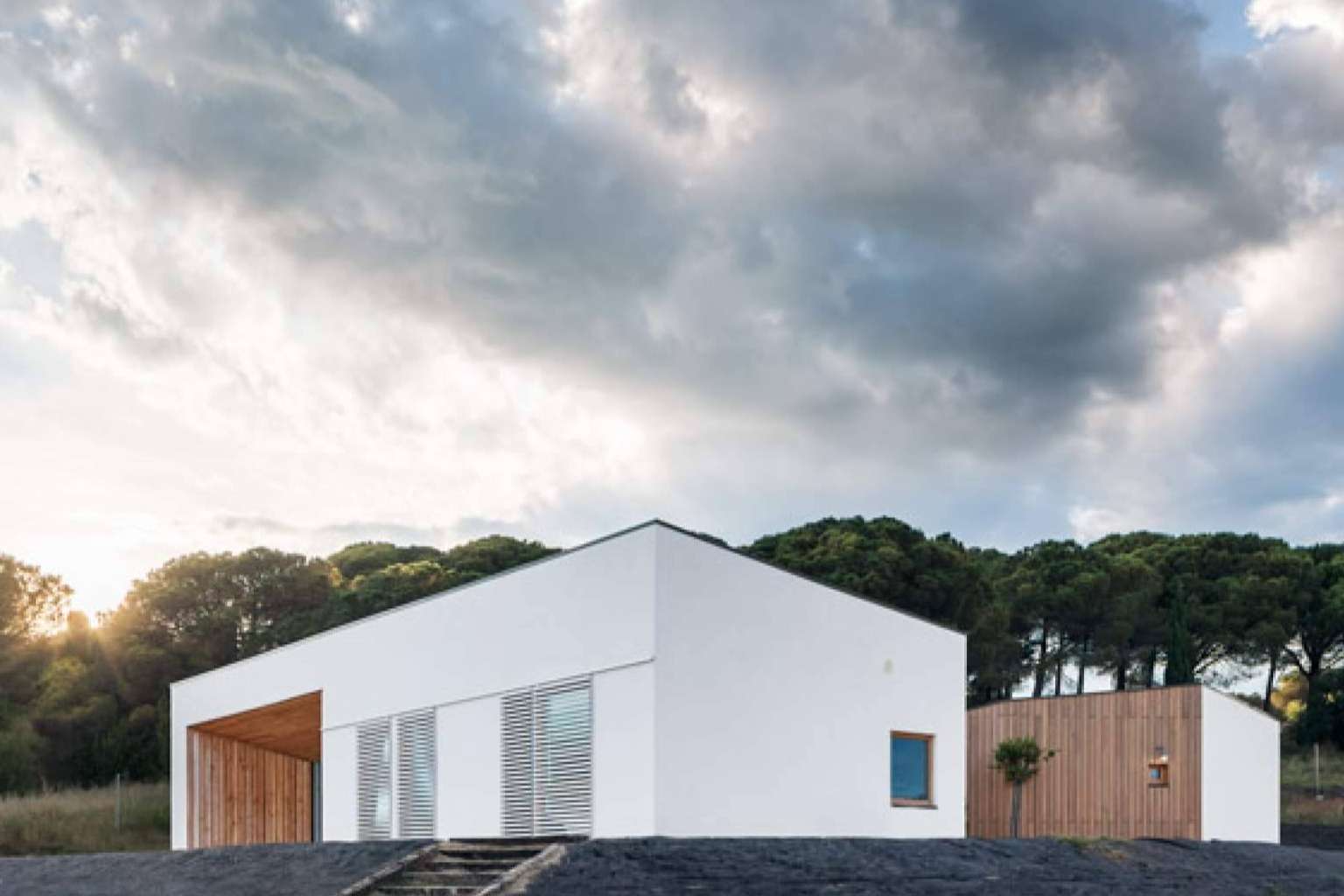 Tres casas que se mantuvieron encendidas durante el apagón eléctrico en la Península Ibérica