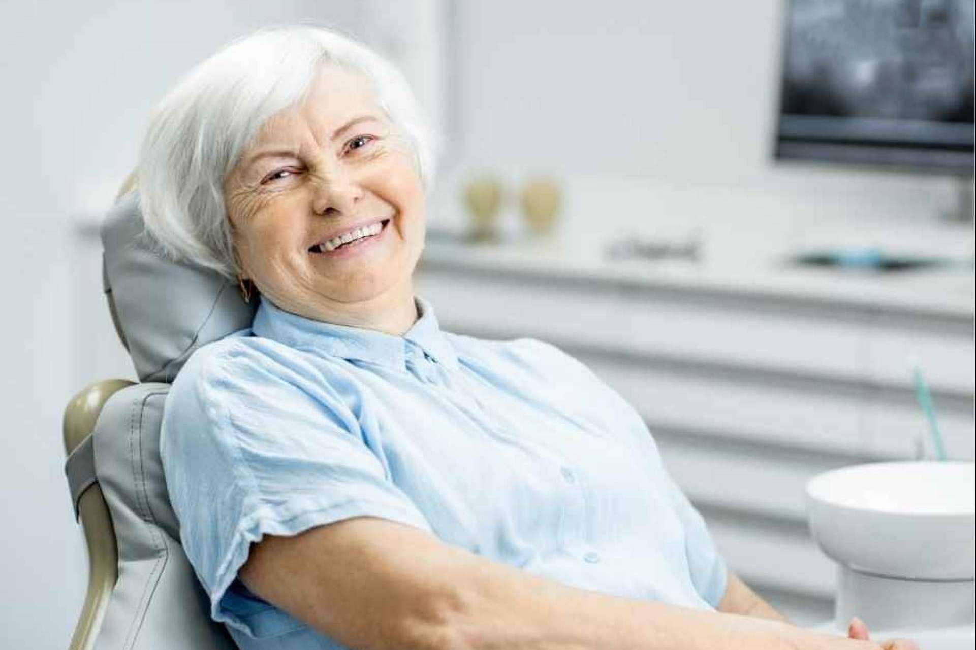 Salud Bucodental en la Tercera Edad; Desafíos y soluciones para mantener una sonrisa sana con el paso del tiempo