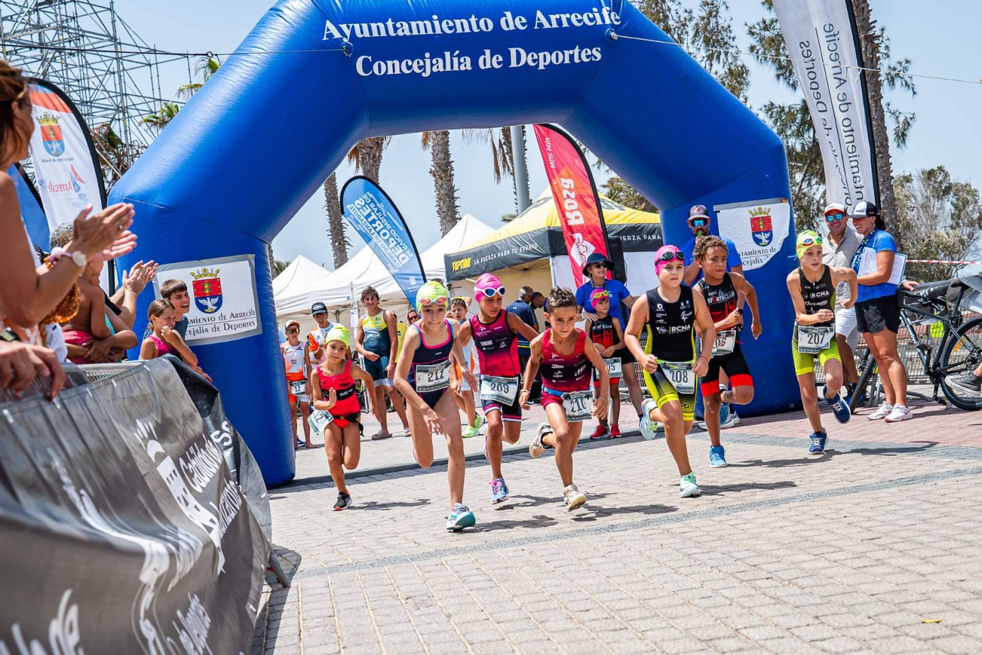 El Triatlón Ciudad de Arrecife convierte a la capital lanzaroteña en escaparate deportivo y turístico
