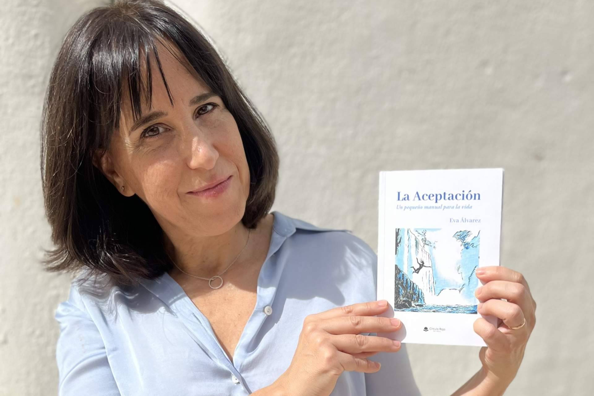 Eva Álvarez anima a sus lectores a aceptarse para aprender a avanzar en su libro, ‘La aceptación. Un pequeño manual para la vida’