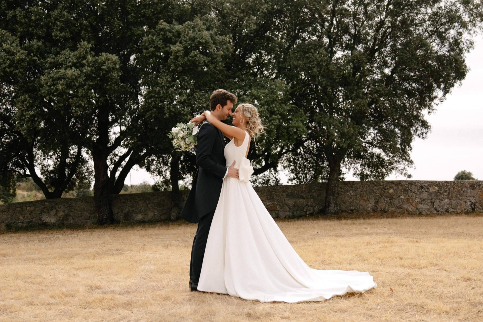 Cuando un vestido de novia cuenta una historia; diseño a medida y artesanía