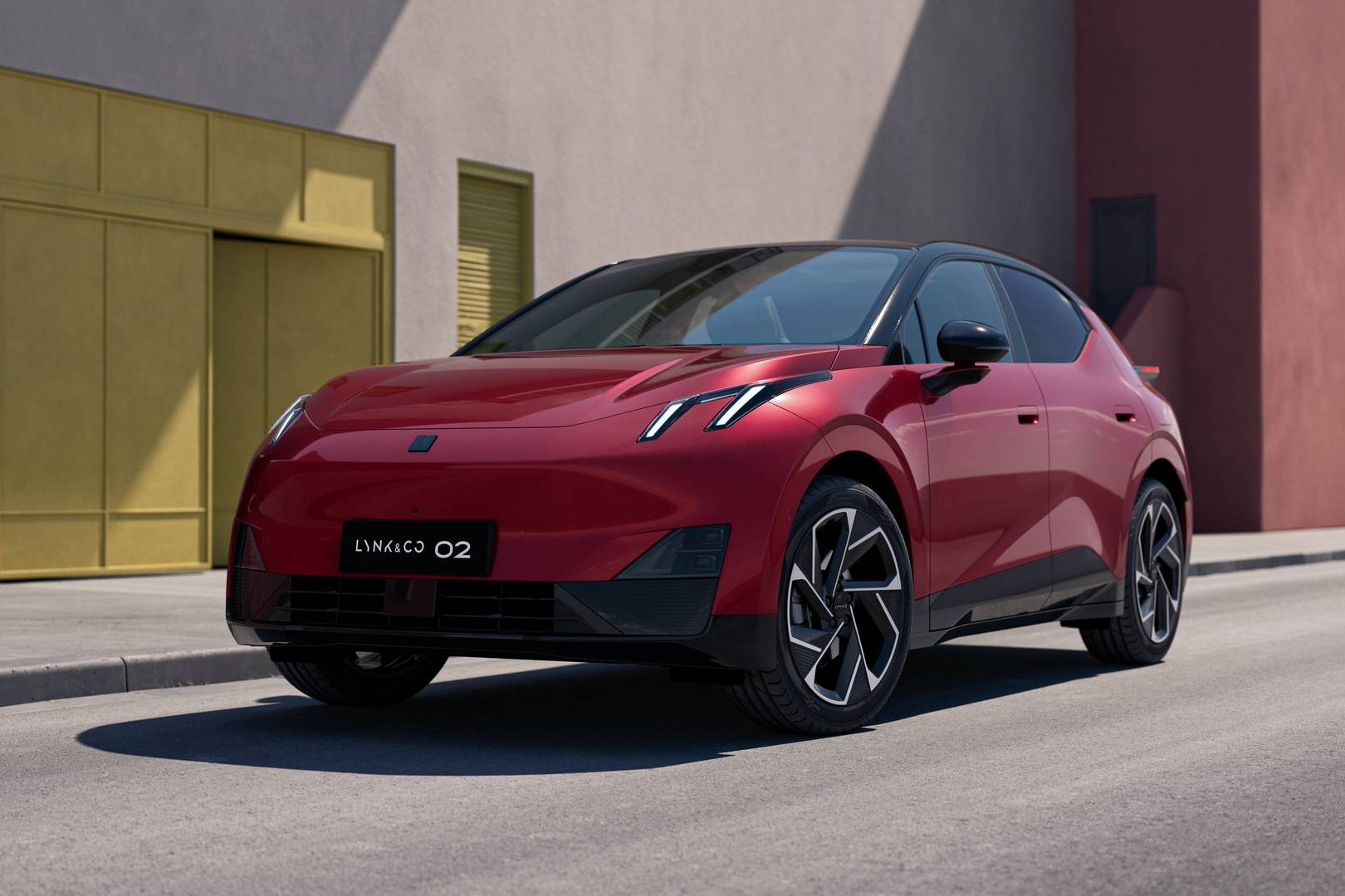 Lynk & Co impulsa su gama en Europa con el híbrido enchufable 08 y el eléctrico 02