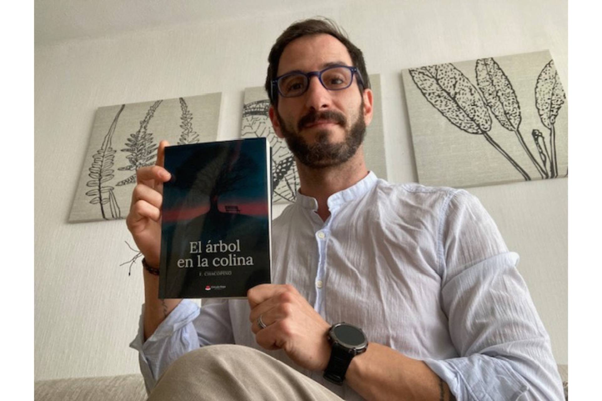Francisco Chacopino aborda la memoria y la homofobia en El árbol en la colina.