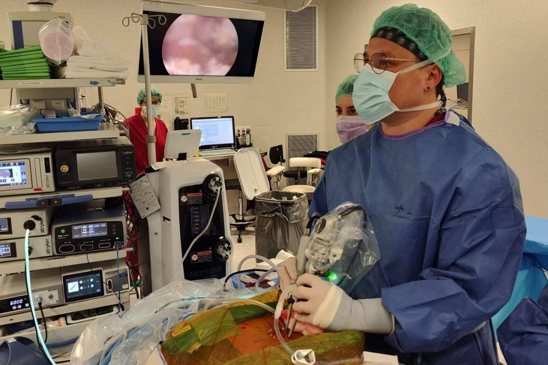 La endoscopia de columna gana terreno en 2026 como una de las grandes revoluciones de la cirugía mínimame