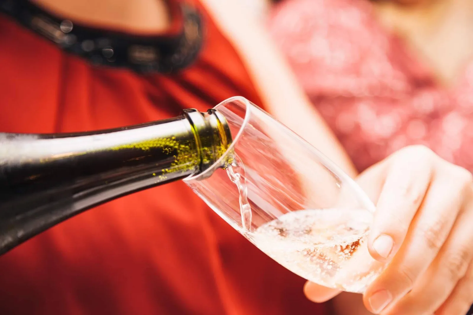 Guía de regalos gourmet, cinco vinos y cavas para acertar en las cenas de verano
