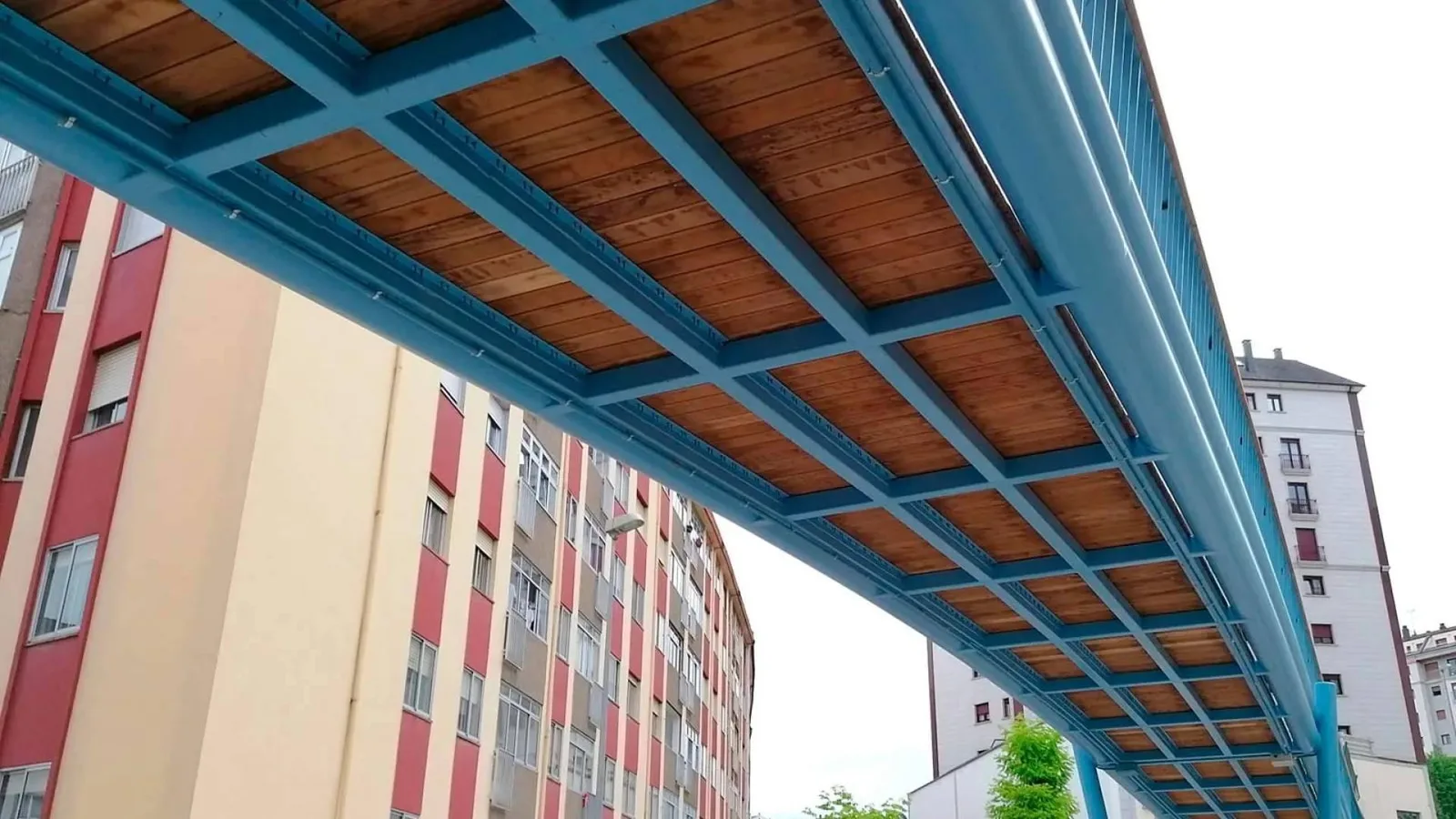 Pasarelas y marquesinas a medida, la especialización de Instalaciones RPM en estructuras metálicas